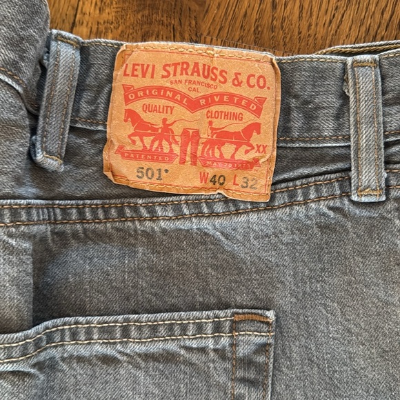 Levi’s 501 Button Down 40x32 Light Grey Wash - Picture 2 of 2